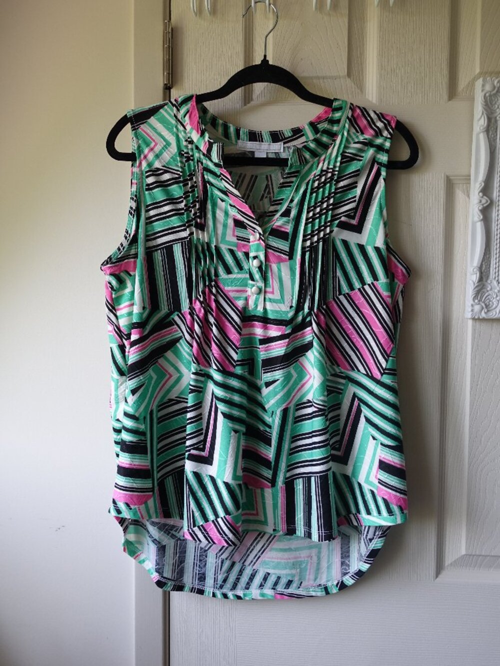 Sleeveless Geometric Print Camisole in Mint & Pink
